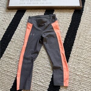 Under Armour UA Womens Small Heat Gear Compression Capri Leggings Gray Peach EUC